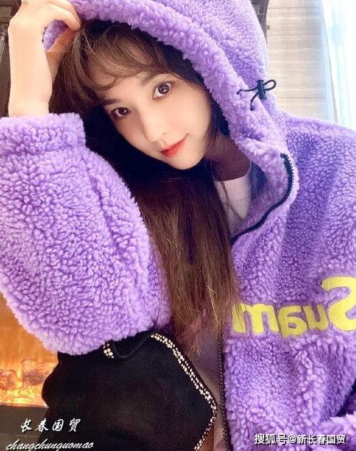 演员吴佳尼生活照,展现真实自我，尽显优雅魅力